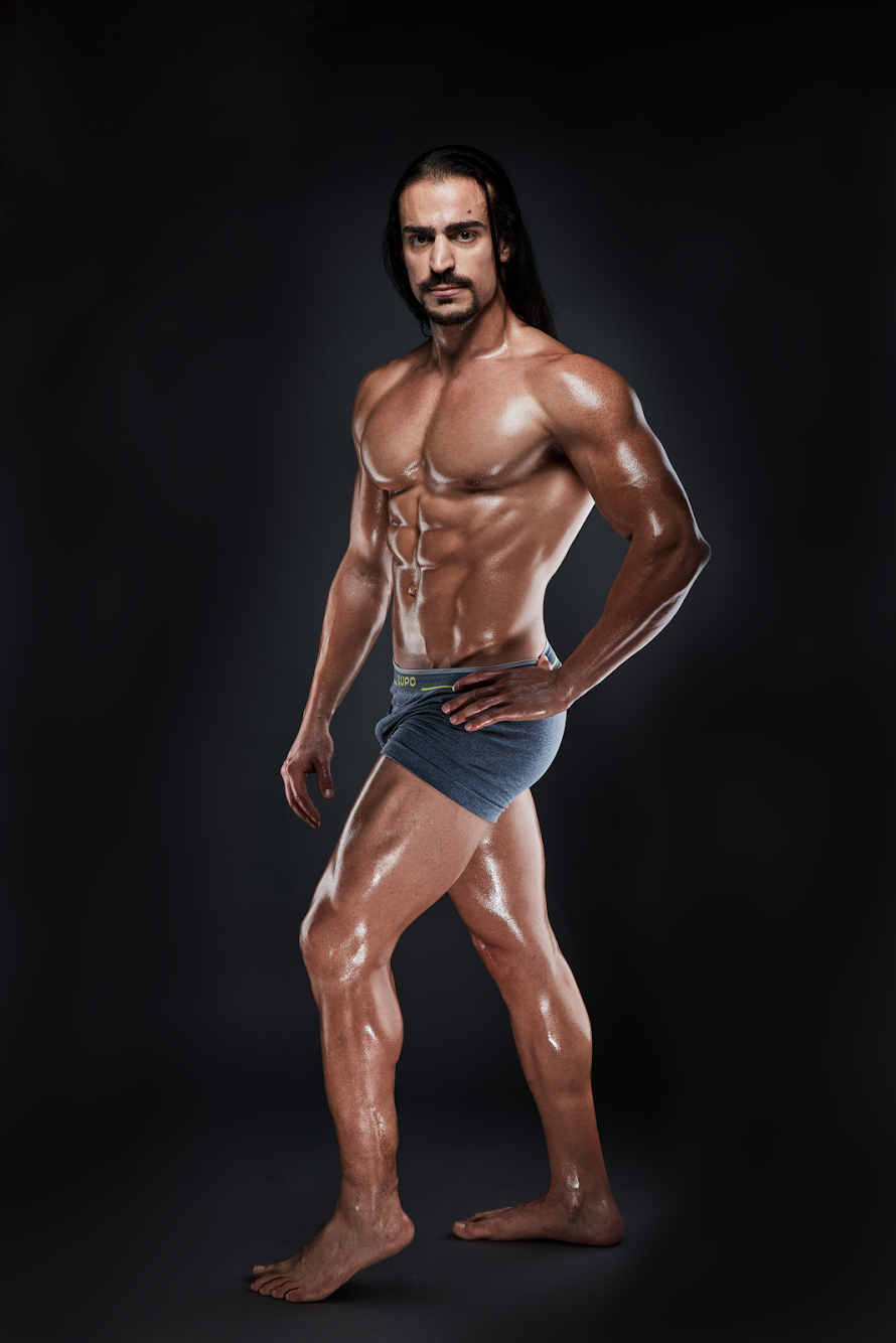 Lucas Muniz_Body Double3