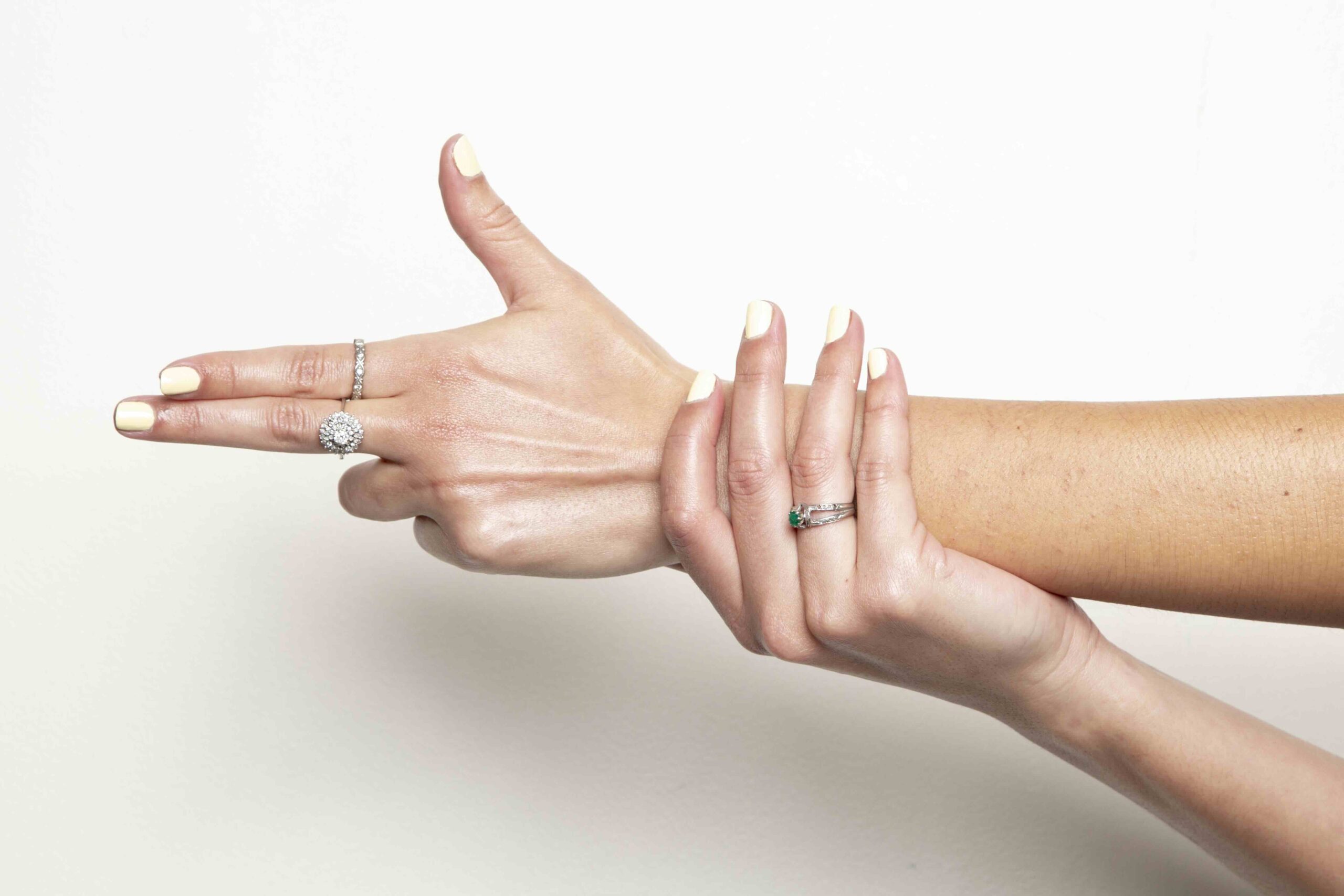 Yamile L_CloseupModels_Manos1